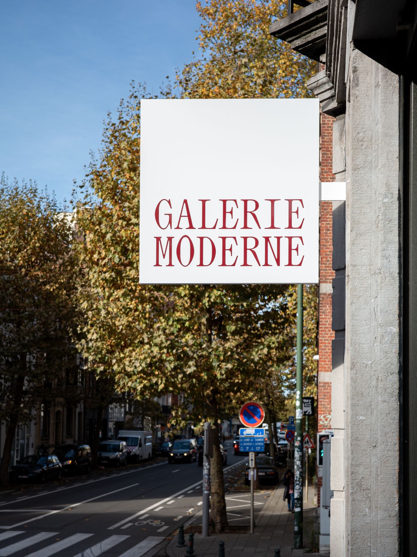 enseigne extérieure carrée blanche sur mesure