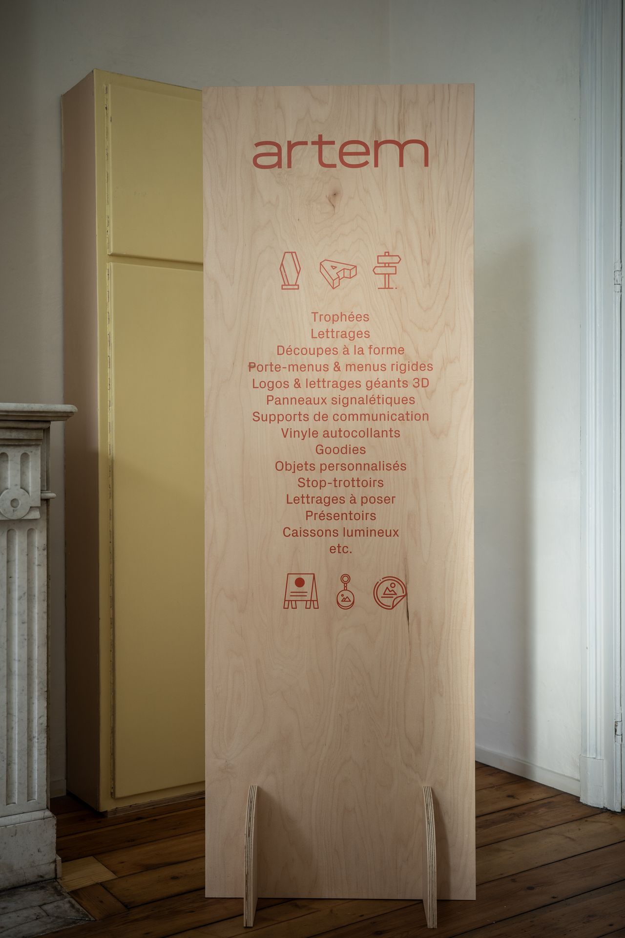 totem sur pied bois personnalisé