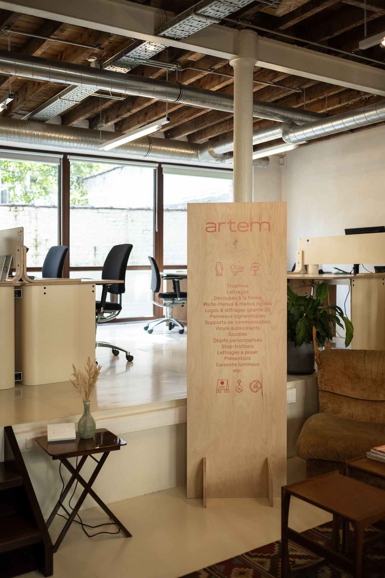 totem publicitaire personnalisé en bois