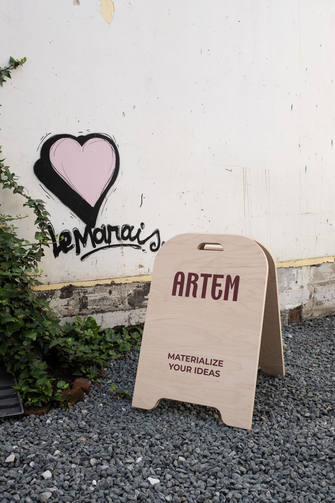 petit stop-trottoir personnalisé en bois