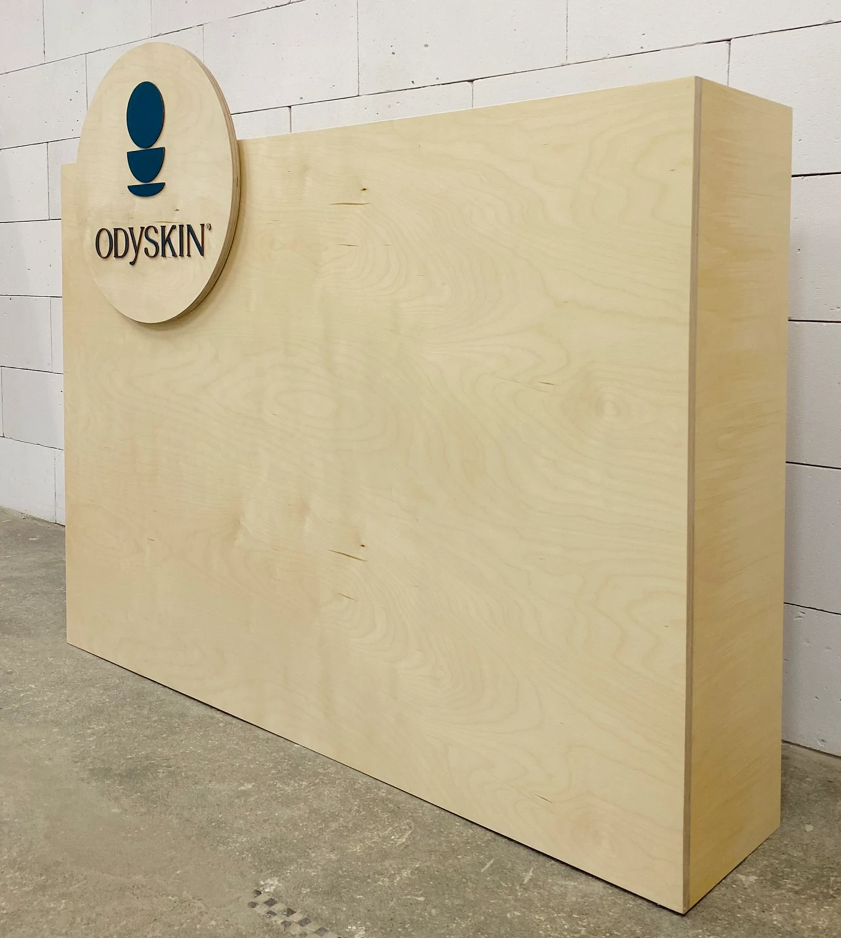 stand bois et logo sur mesure