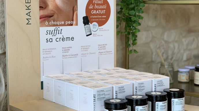 présentoir bois cosmétiques sur mesure