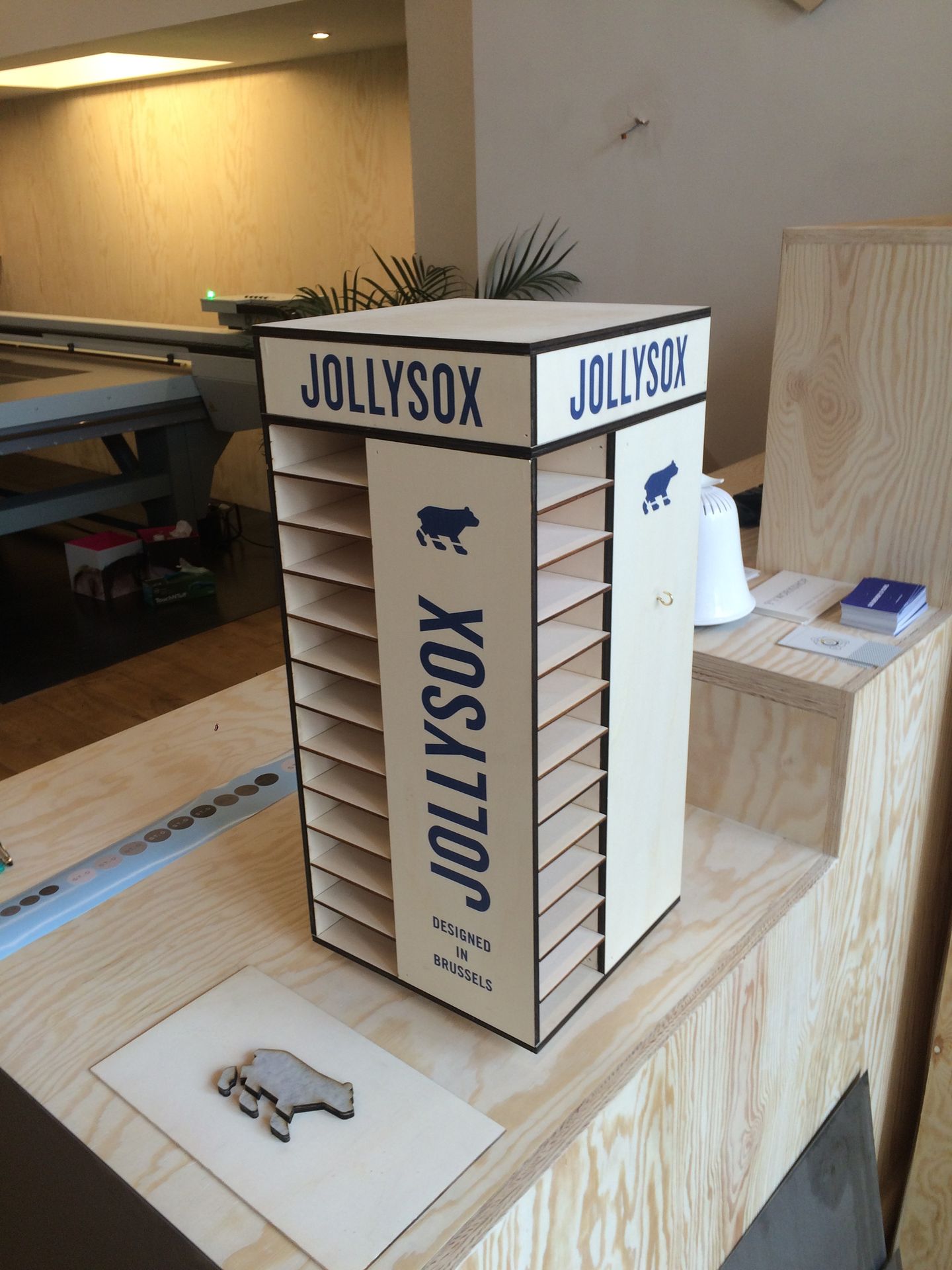 présentoir bois commerce sur mesure