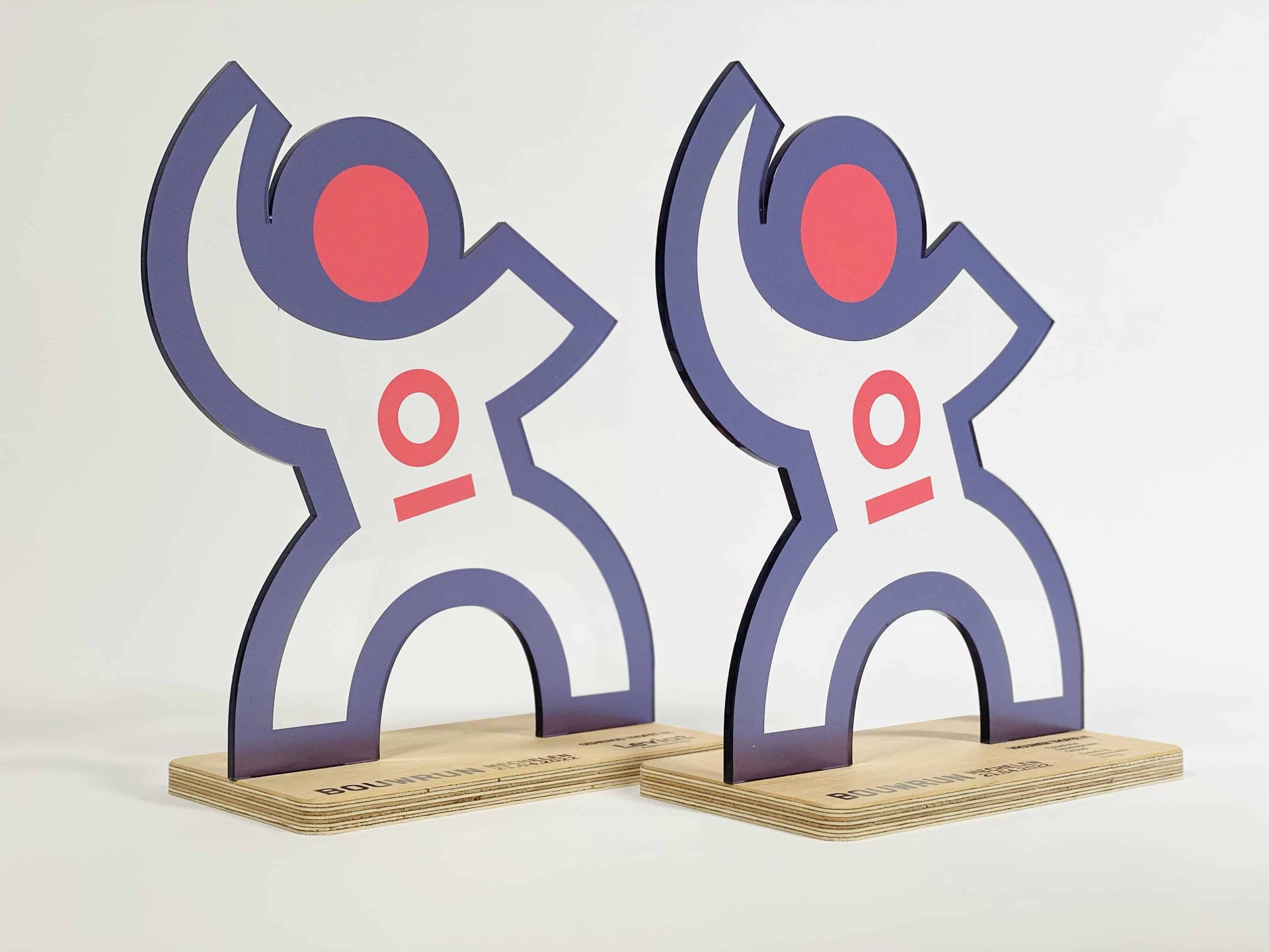 trophées plexiglas forme libre sur mesure