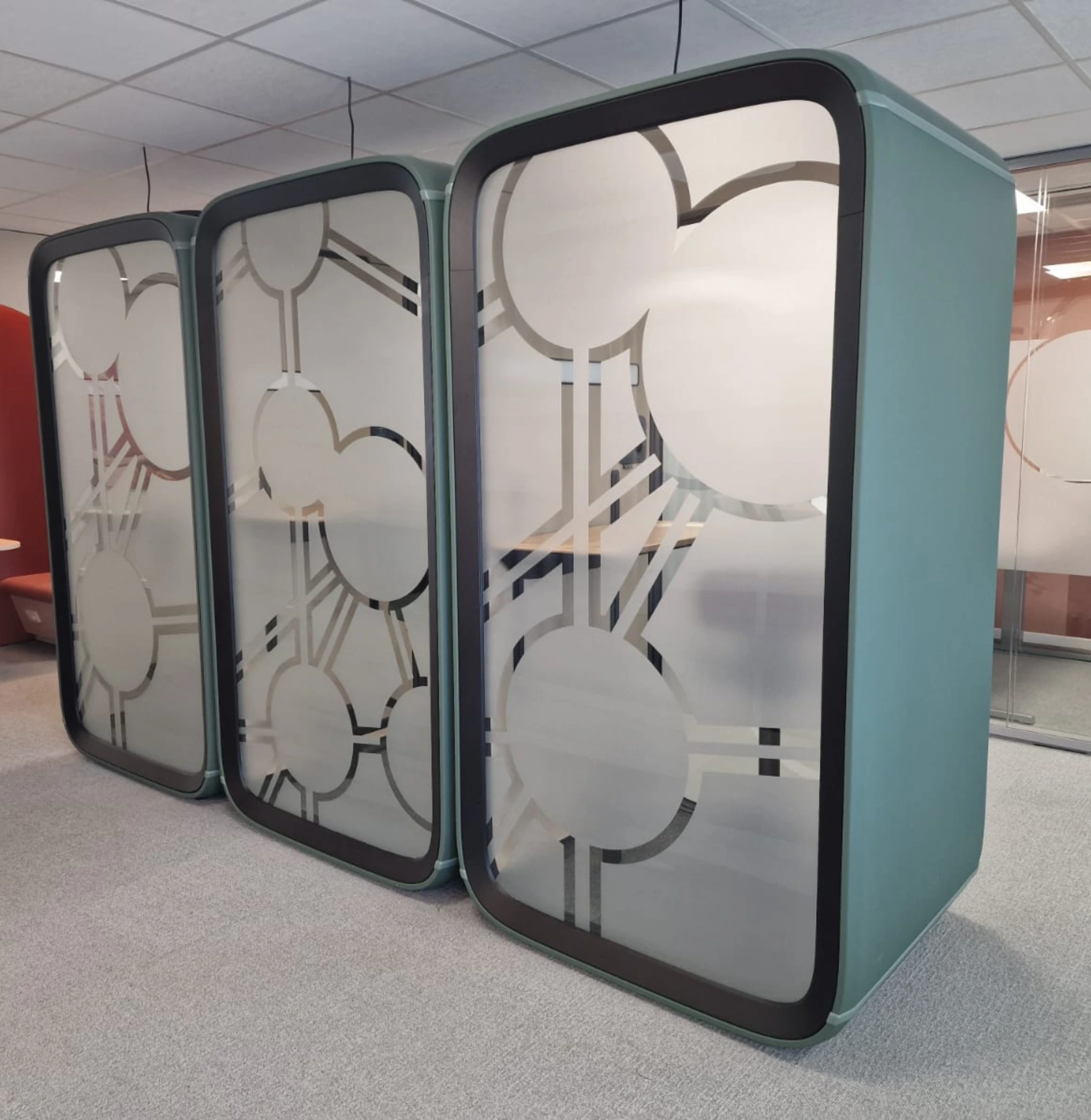 vitrophanie corporate sur mesure