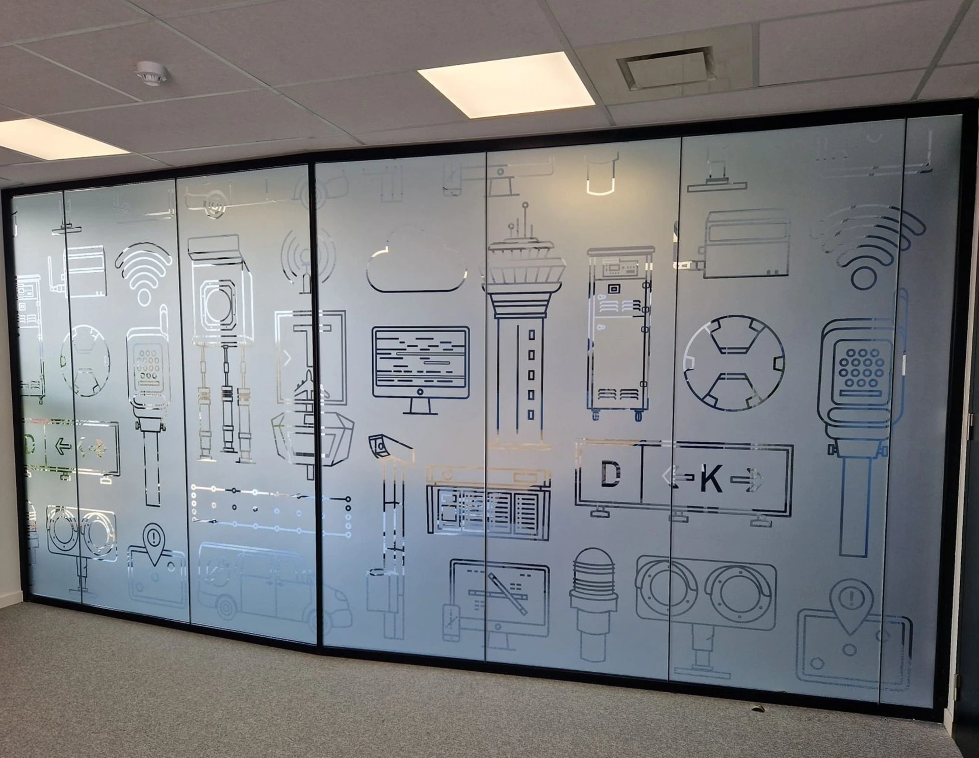 vitrophanie corporate sur mesure