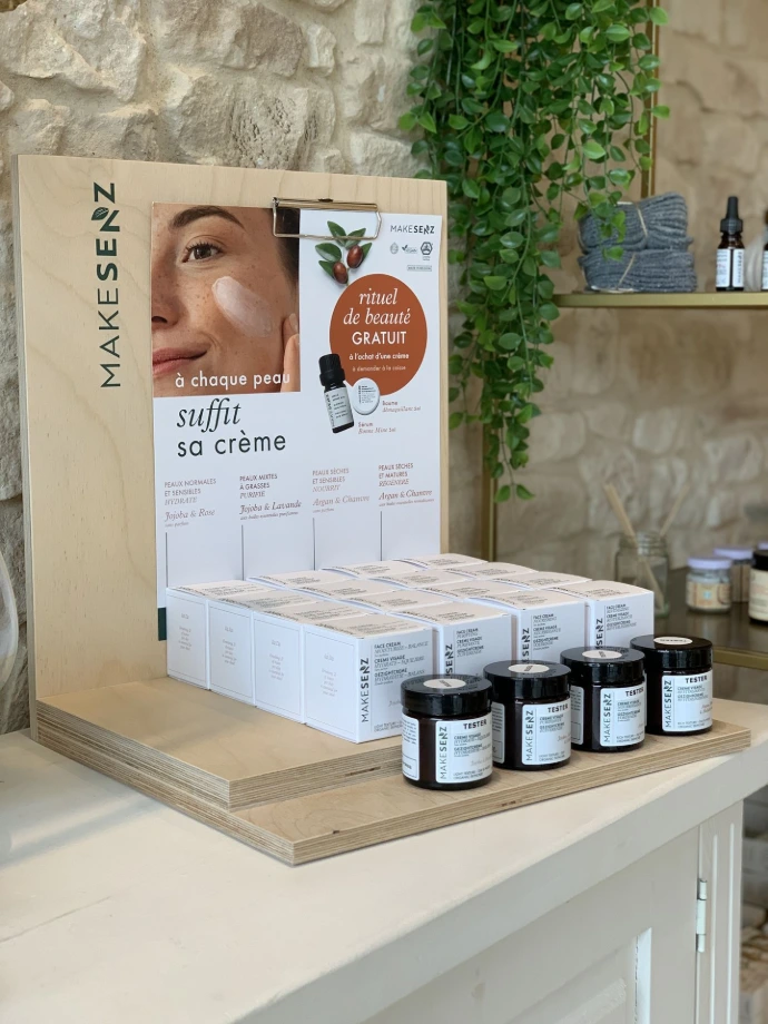 présentoir bois cosmétiques sur mesure
