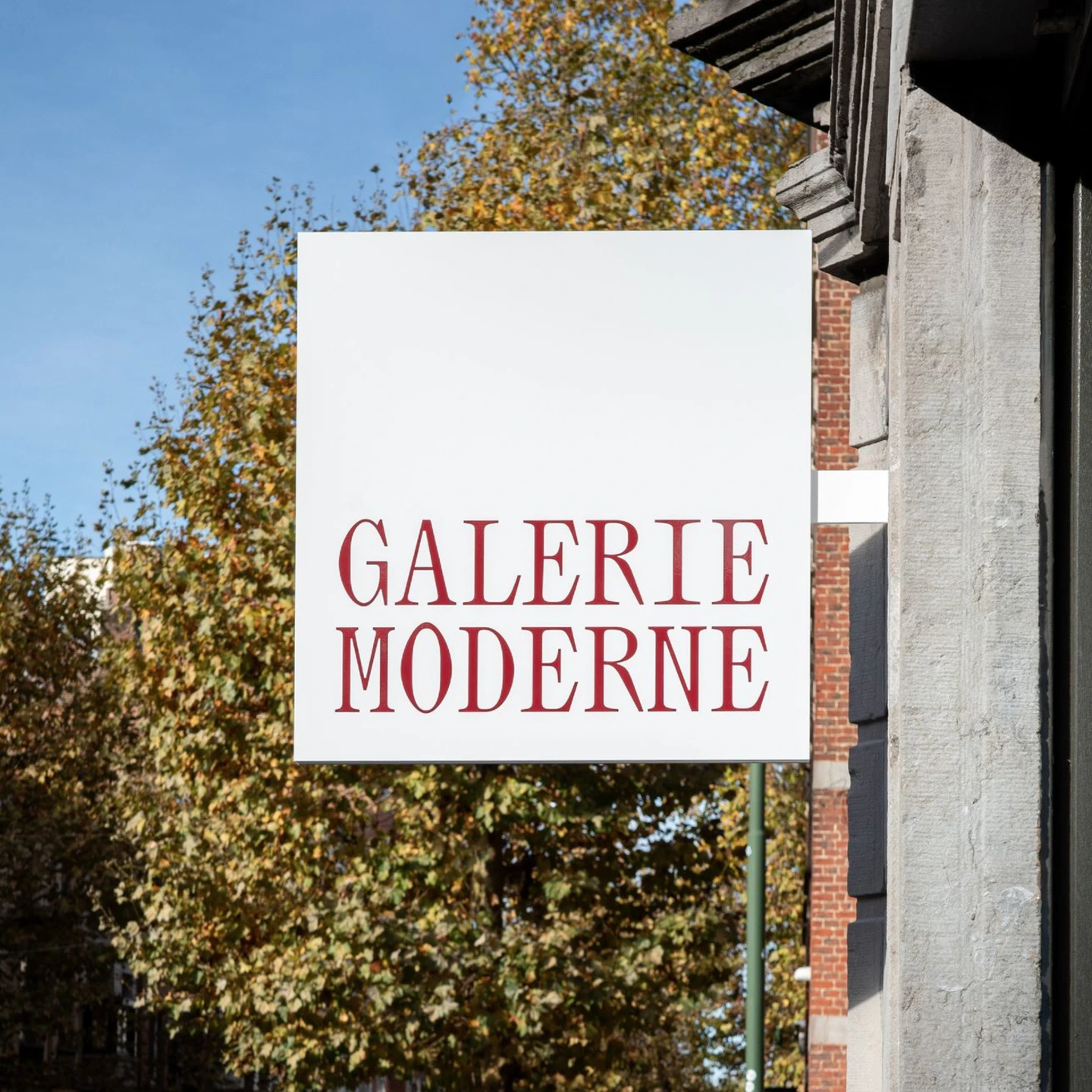 enseigne extérieure carrée blanche