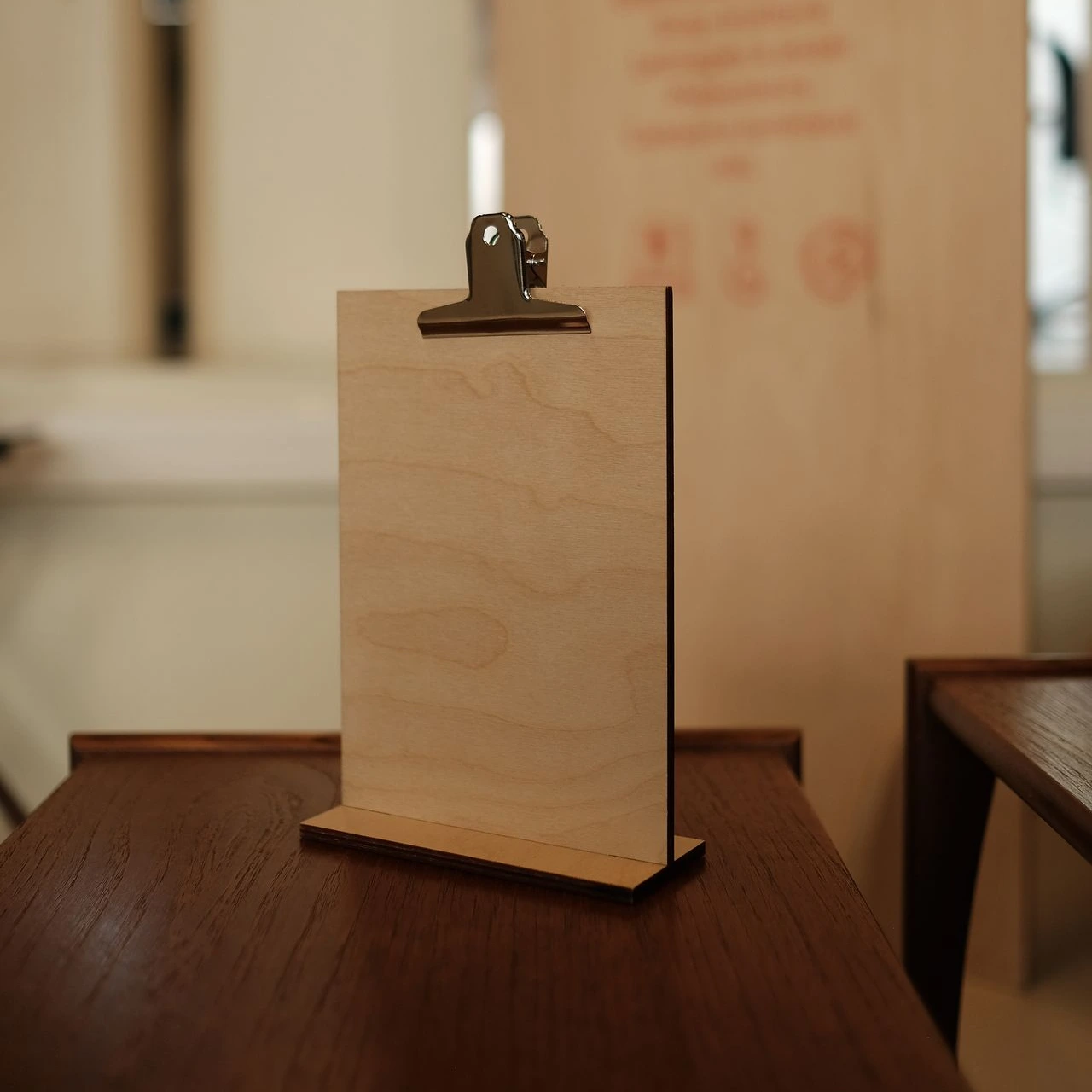 porte-menu bois clip