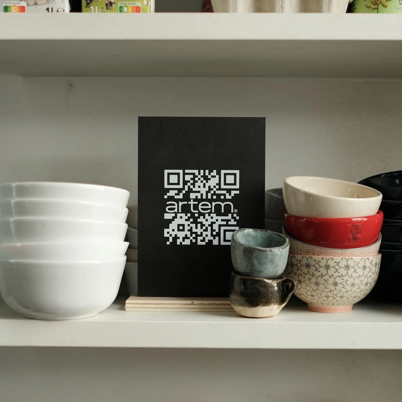 présentoir QR code noir personnalisé