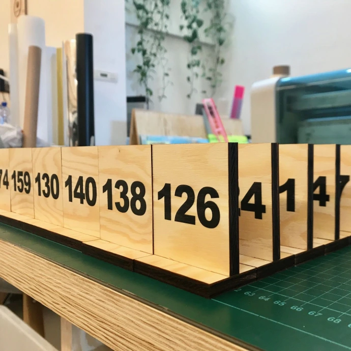 numéros de table en bois