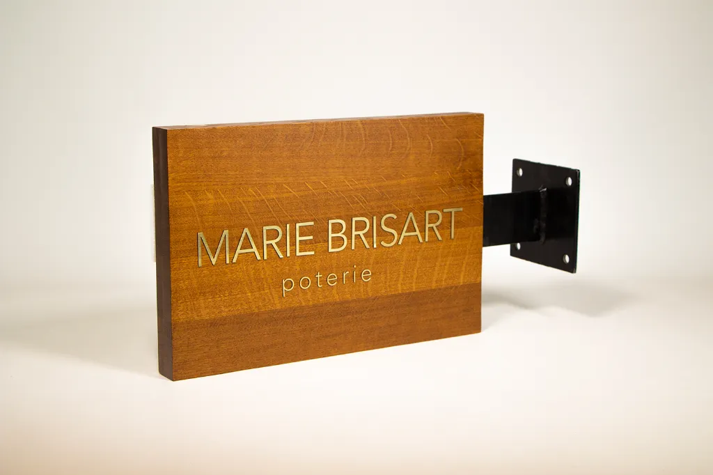 ENSEIGNE_MARIEBRISART_POTERIE.webp