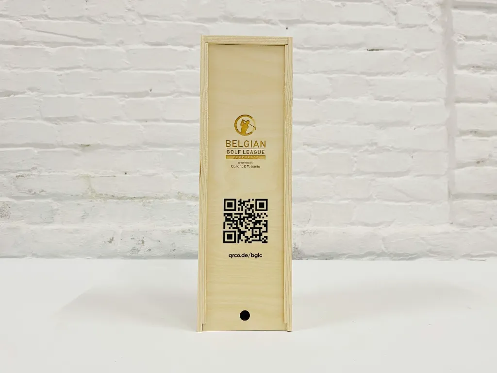 kick_up_box_golf_bois_qr_code_wood_1.webp