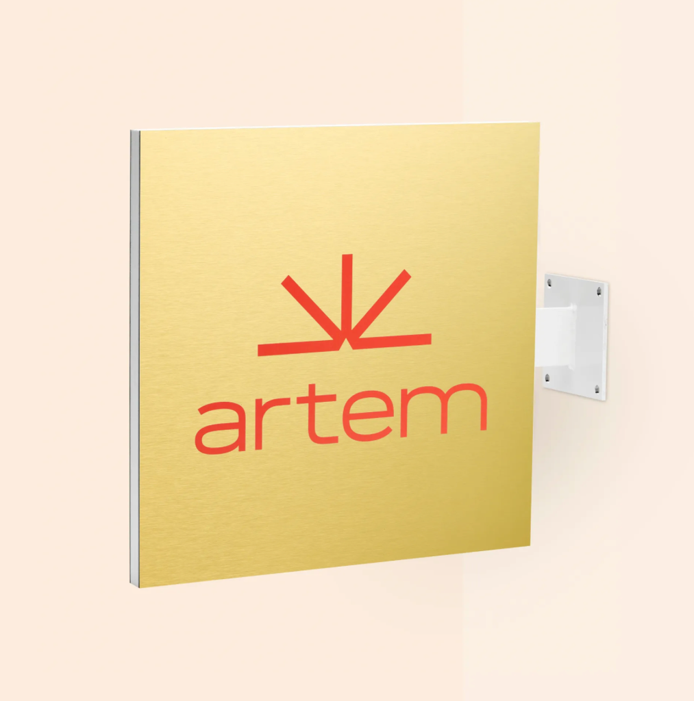 Enseigne extérieure carrée aluminium doré